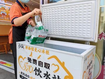 “老陈请你喝瓶水”，结果他们都来了！攀枝花这场“水仗”，很暖！