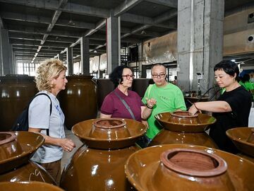 亲历陶韵茶香！中外嘉宾盛赞荣县陶茶匠心与产业魅力