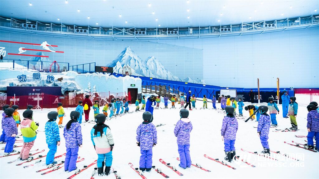 熱雪奇跡游客上滑雪課畫面.jpg