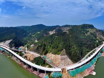 【聚焦重大项目】川南交通大动脉筋骨渐强 自贡至泸州港公路二期年内架完1913片T梁