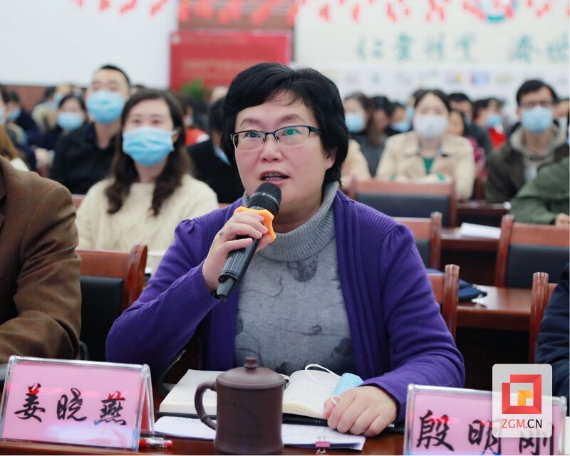 图:党委书记姜晓燕现场提问