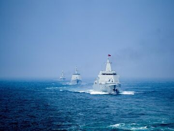 双“舰”合璧！万吨大驱安庆舰东莞舰最新训练画面