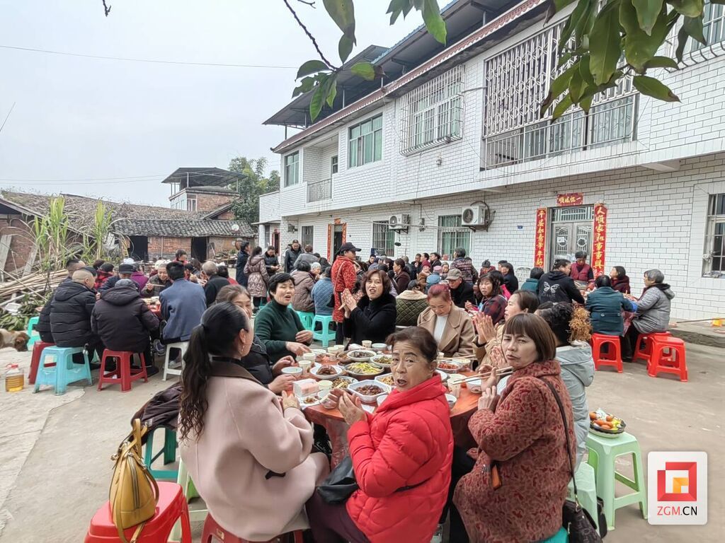 邓关 (2).jpg