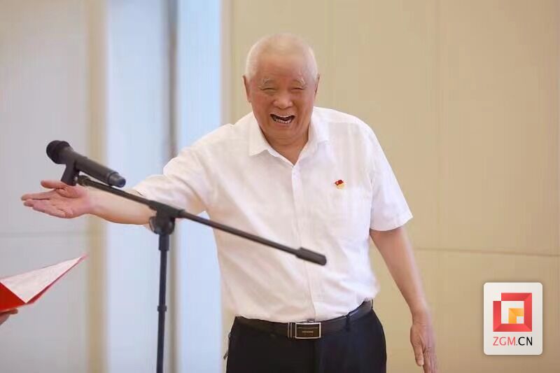 王正国生前参加活动（资料图片）.jpg