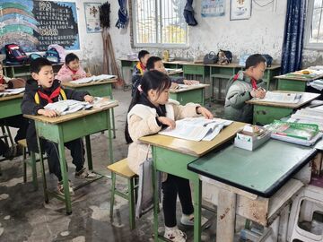 资阳：山坳里的教育微光 照亮留守儿童求学路