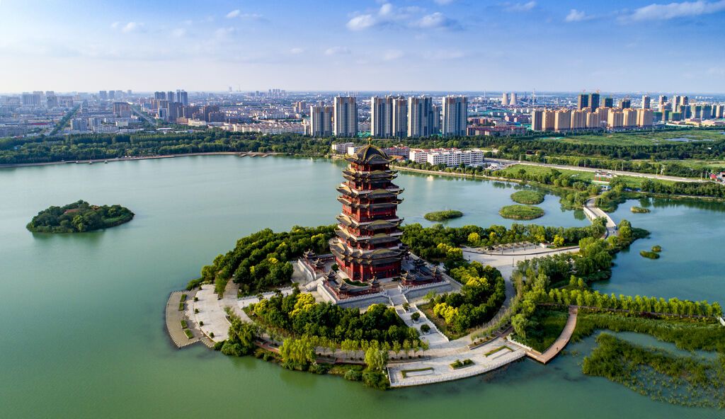 黄河楼拔地而起，成为黄河下游一座标志性建筑。滨州正汇聚黄河新动能，奏响生态保护和高质量发展的黄钟大吕。滨州日报社记者 李默 摄