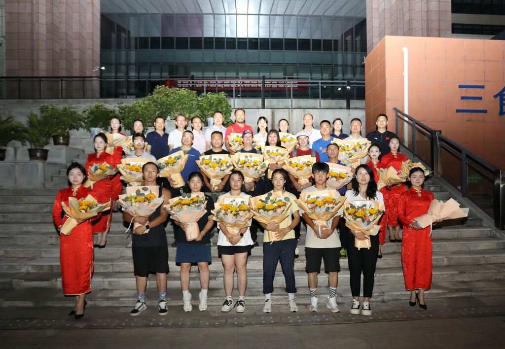 抵达自贡基地 记者 罗祥瑞 摄.JPG