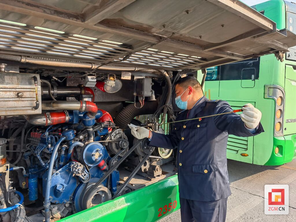 檢查機(jī)油.jpg