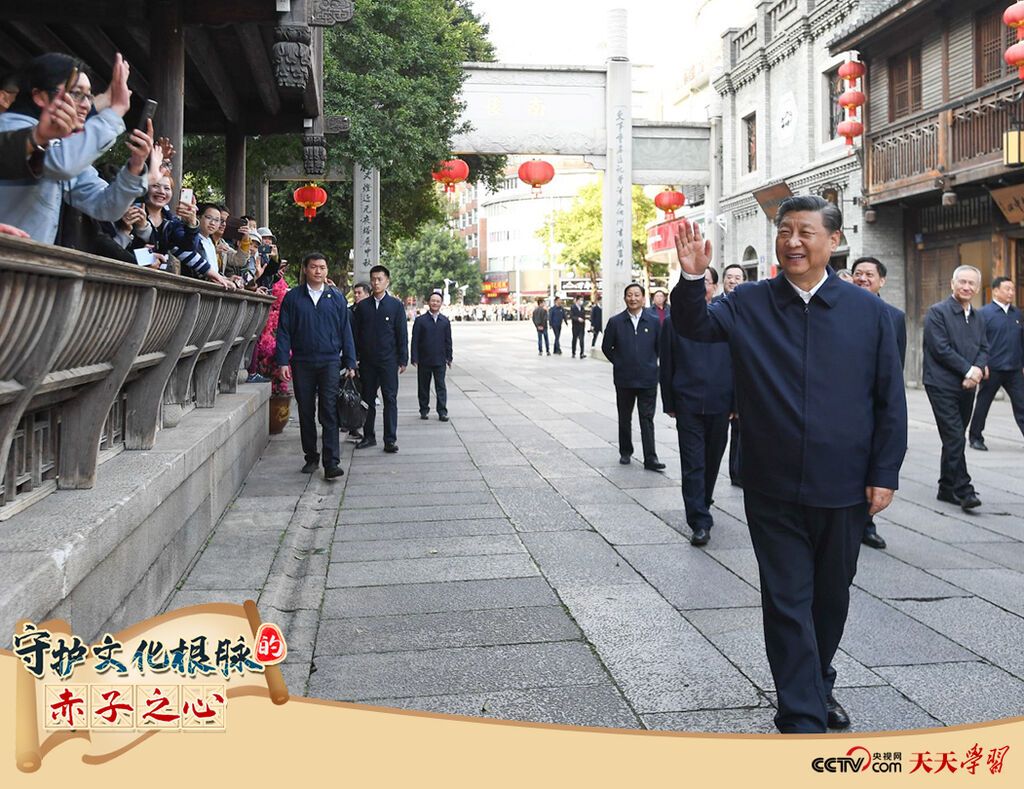 2021年3月24日,,習(xí)近平總書記在福建福州三坊七巷歷史文化街區(qū)步行察看南后街。
