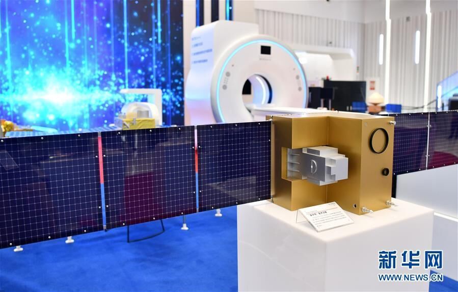 这是在安徽创新馆拍摄的“墨子号”量子卫星模型（2020年8月25日摄）。新华社记者刘军喜摄