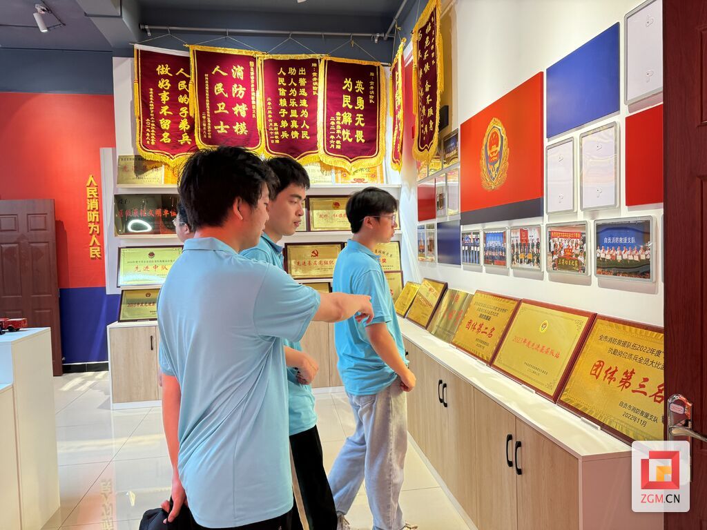 6榮譽(yù)室參觀 (6).jpg