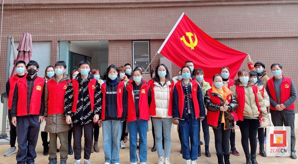 大學(xué)生返鄉(xiāng)參與志愿服務(wù) (2).jpg