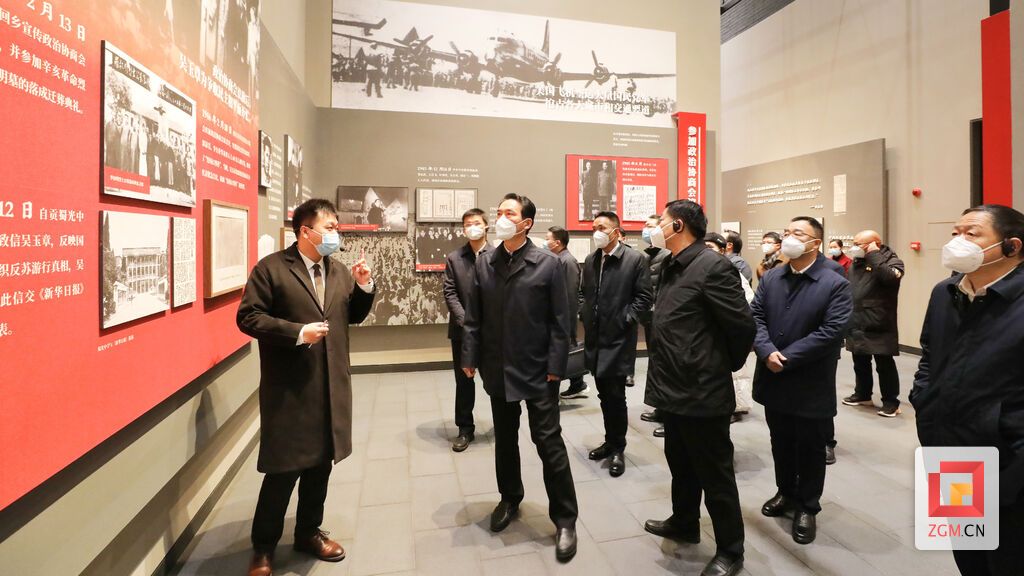 赵俊民一行在荣县吴玉章生平陈列展展厅，调研四川统一战线中国特色社会主义教育基地情况.JPG