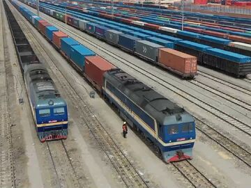 今年中欧班列“中通道”通行量突破1500列