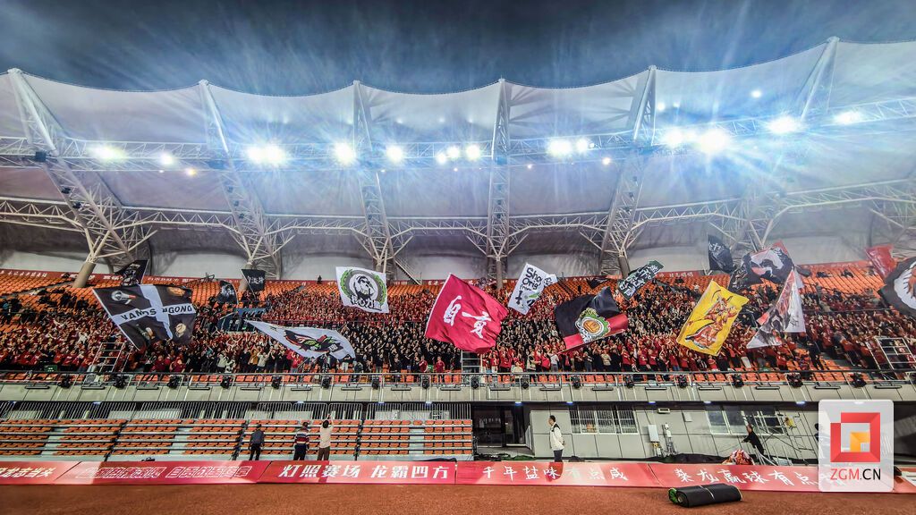 “川超”自贡主场热力四射 记者 黄鸿 摄.jpg