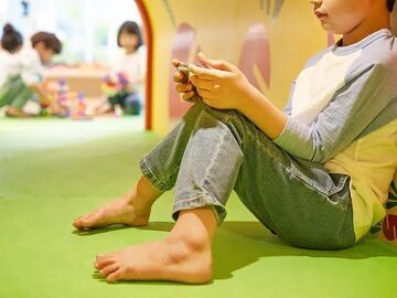 韩国多地出台中小学限用智能手机措施