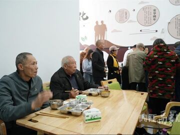 内江资中：92岁和64岁的“饭搭子”