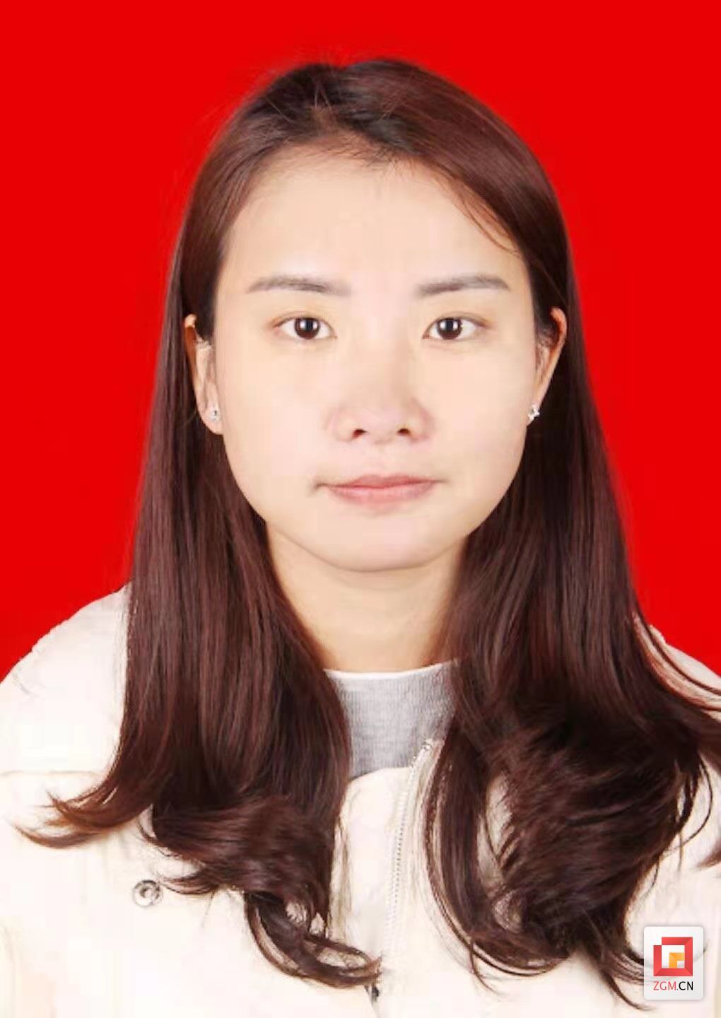 李文英紅底寸照.jpg