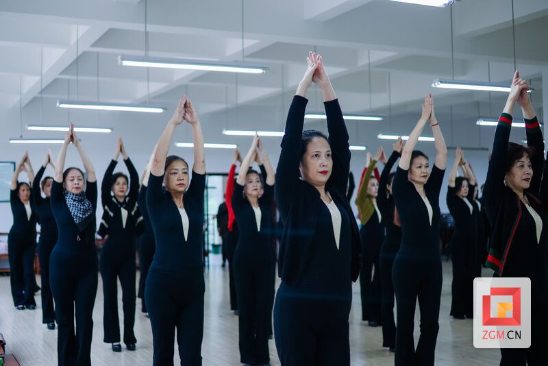 特别报道 |"奶奶级"时装队演绎不老青春 - 自贡网 - 在这里,读懂盐都