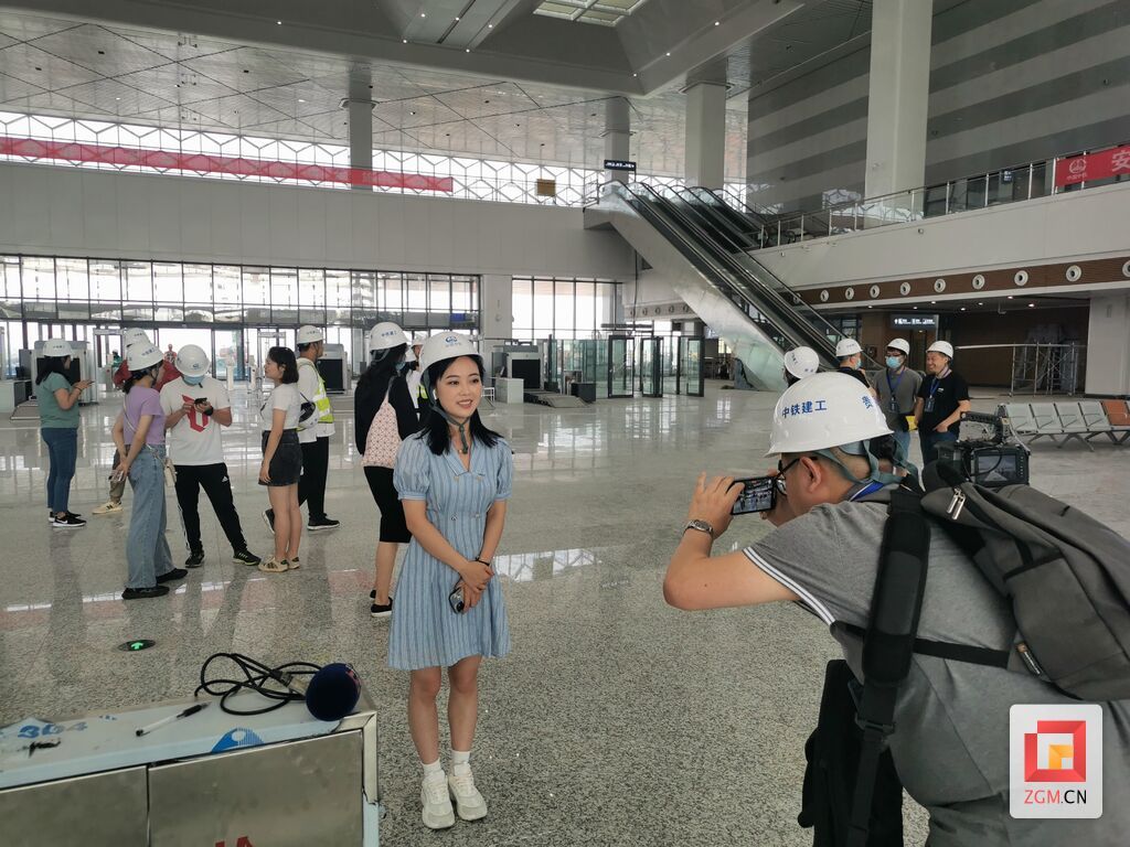泸州广播电视台主持人钟媛媛谈对自贡站印象