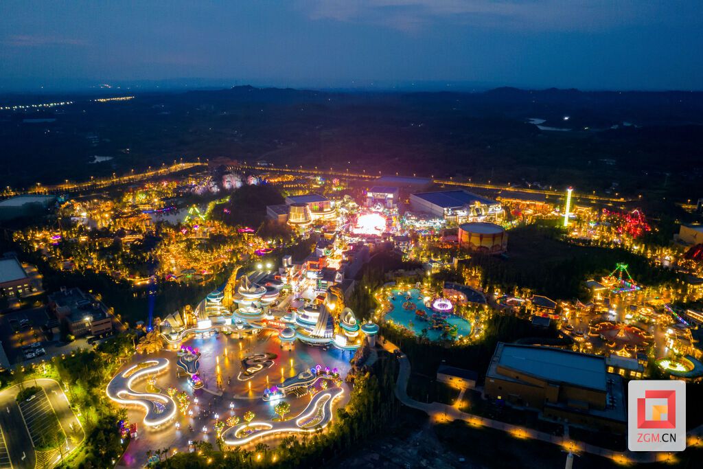 202308011-自贡方特恐龙王国、时空·龙门镇璀璨夜经济 刘勇 拍摄.jpg