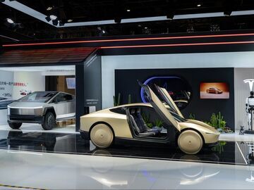 12家外资汽车品牌进博会上“秀”新车，中国出行技术反向“输出”