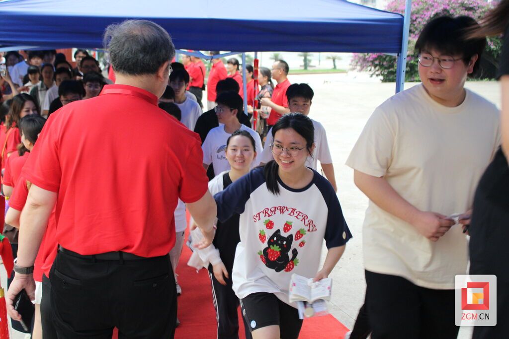 fee2d725373696e3e23eb54c15b330e.jpg