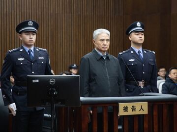 十三届全国人大华侨委员会副主任委员罗保铭受贿案一审宣判