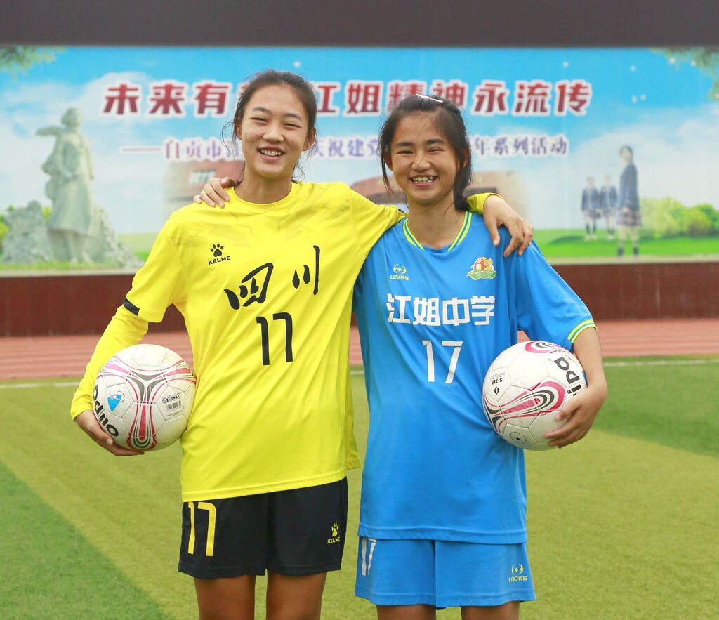 江中女足“姊妹花”李慧、李娟