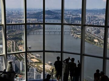 “诈弹”虚惊 韩国首尔乐天百货商店紧急闭店