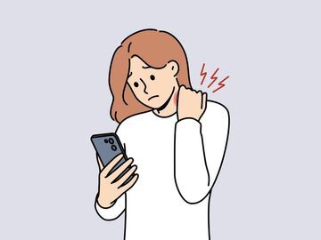 五一宅家刷手机？小心“手机脖”！正确姿势速收藏～丨“五一”健康攻略