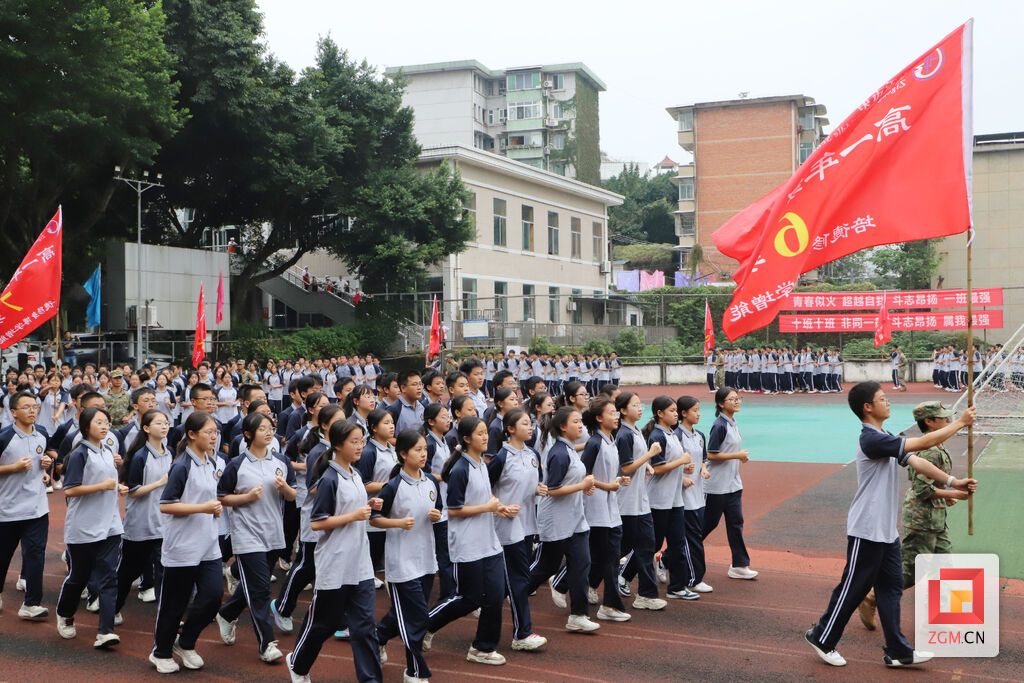 步伐铿锵 记者 陈凡逸 摄.JPG