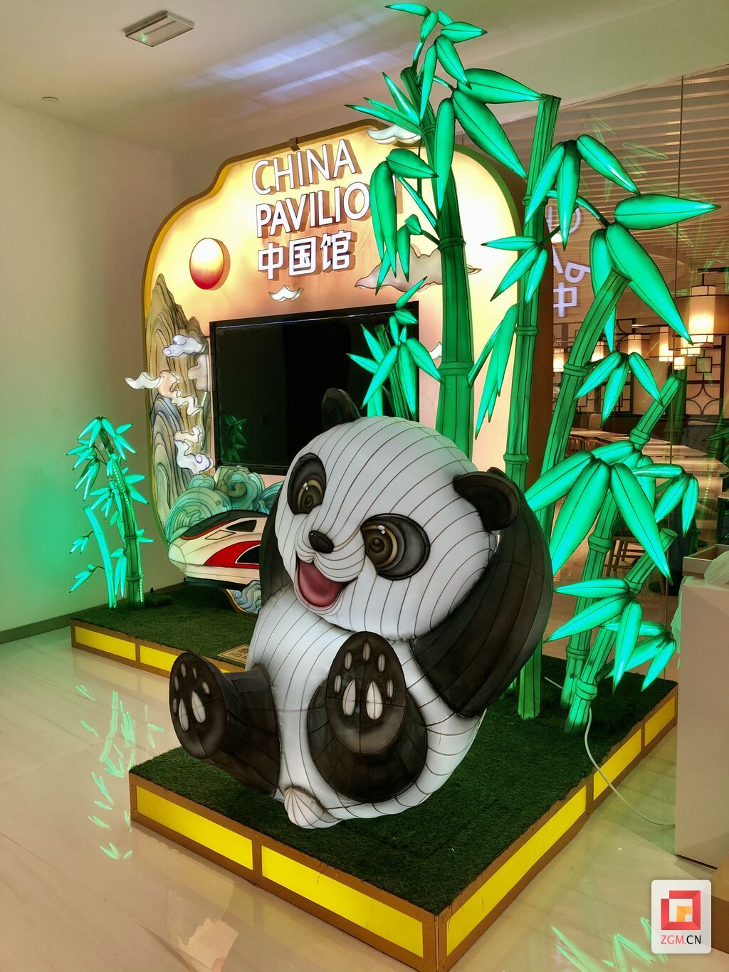 現(xiàn)場(chǎng)“中國力量”燈組“側(cè)顏”