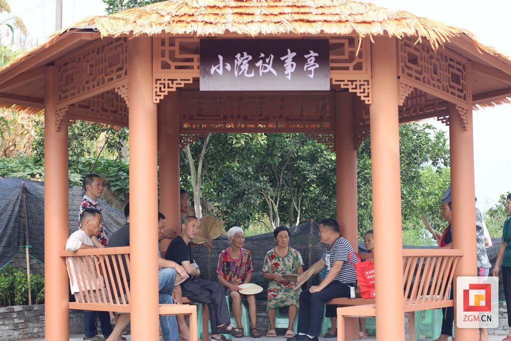 “乡情小院”议事亭.jpg