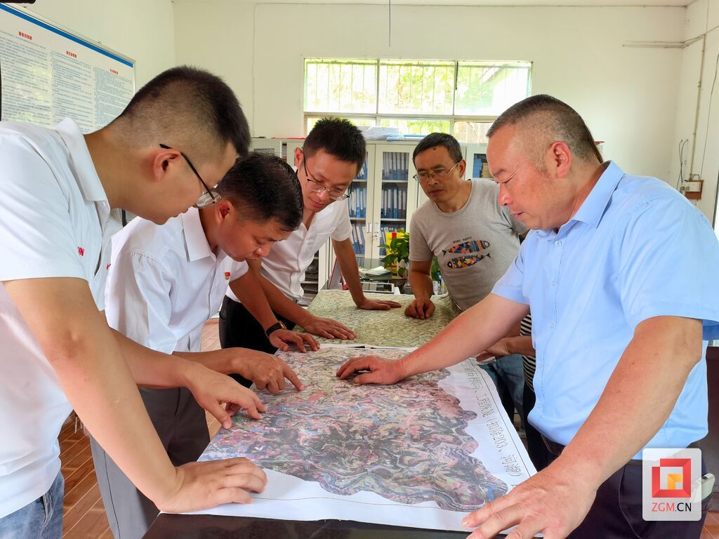 對照耕地后備資源底圖討論恢復耕地的地方.jpg