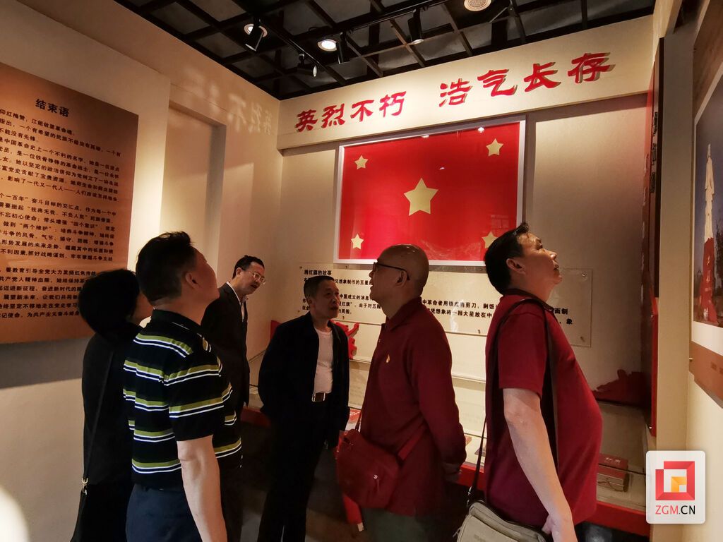 图：国资委参观江姐故居