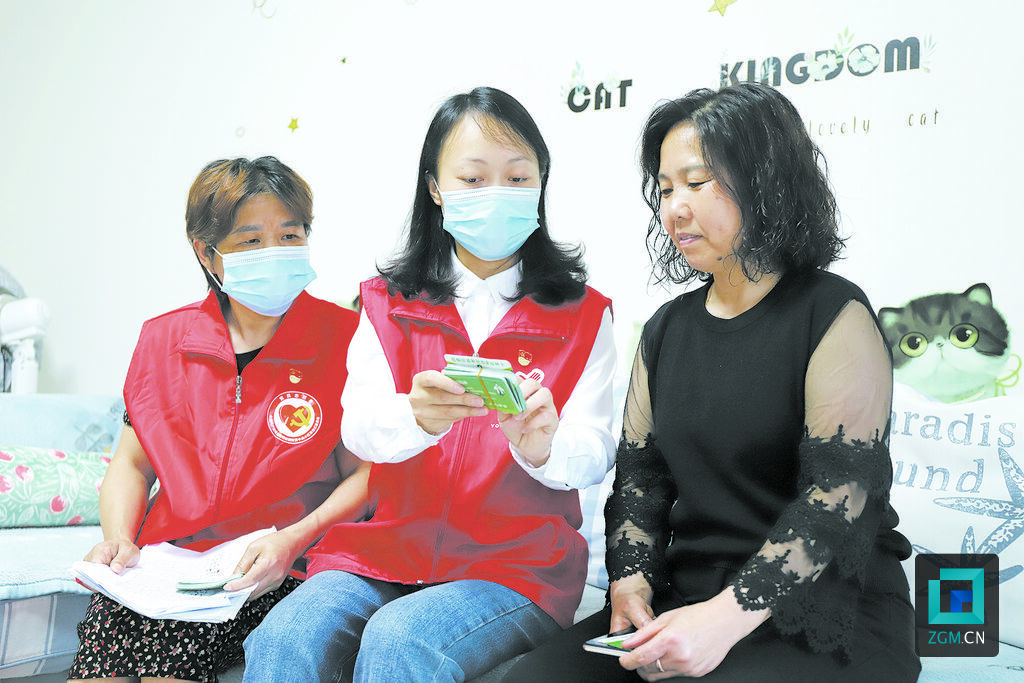 党员先锋队送医疗帮扶和关爱到群众家里