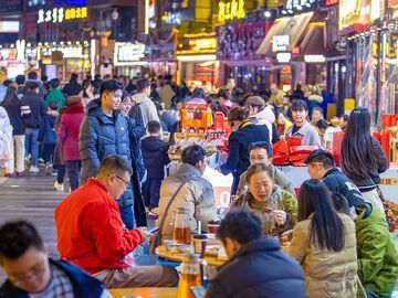 新春第一线｜年味“食”足！华商国际城春节餐饮人气爆棚