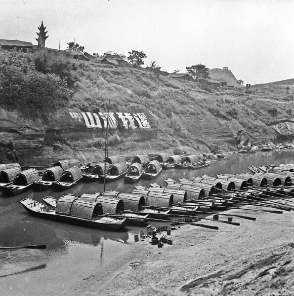 孙明经1938年拍摄的“还我河山”.jpg