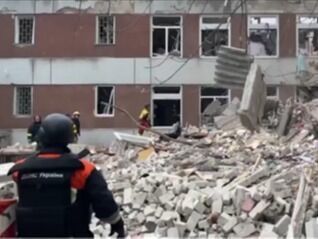 乌克兰切尔尼戈夫遭袭 已致13死超60伤