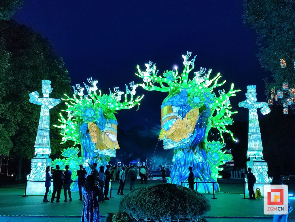 自貢彩燈演繹三星堆文化