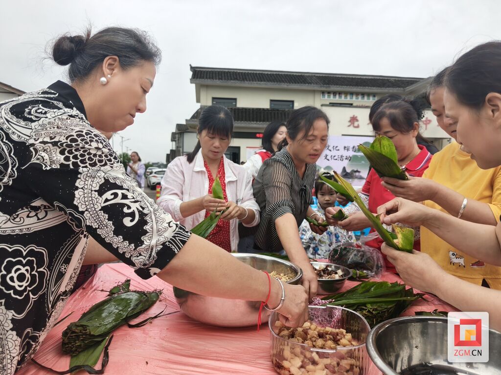 活动现场 记者 王跃 摄.jpg