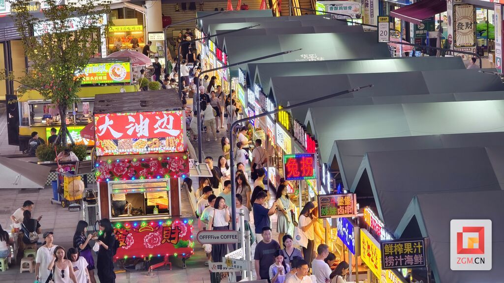 华商2期华彩市集热闹非凡 记者罗祥瑞摄 (2).jpg