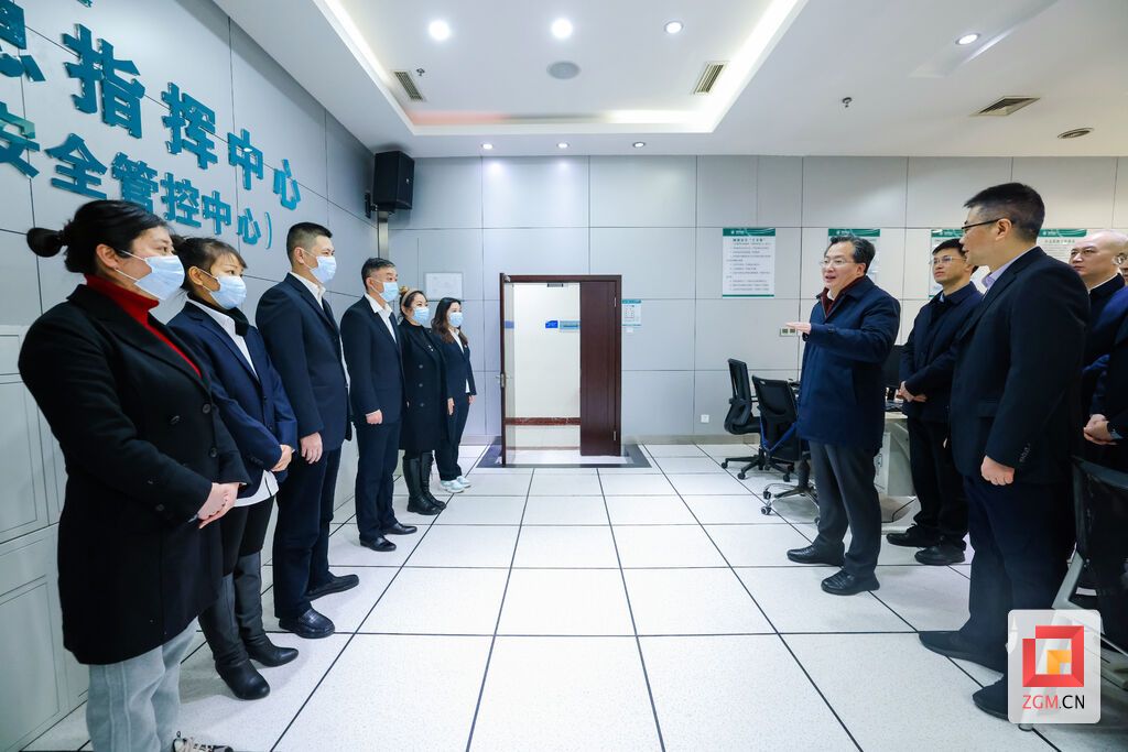 范波看望慰問(wèn)自貢供電公司節(jié)日值守職工.jpg