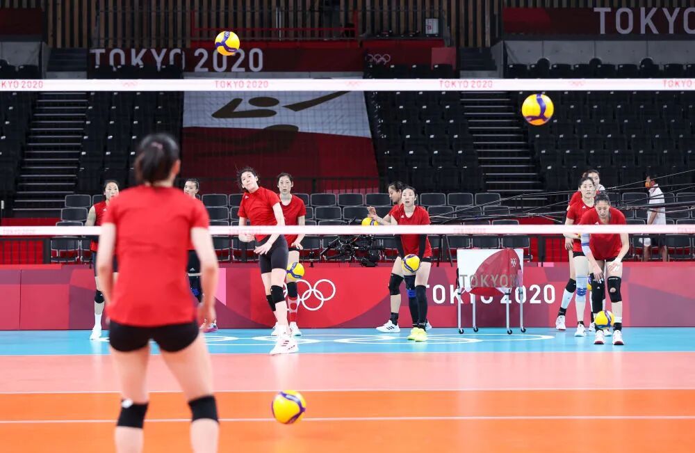 7月21日，中国女排队员在训练中。新华社记者丁汀摄