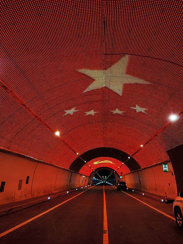 国道351线夹金山隧道