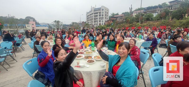 自贡市举办“共享重阳坝坝宴”活动（2）.jpg