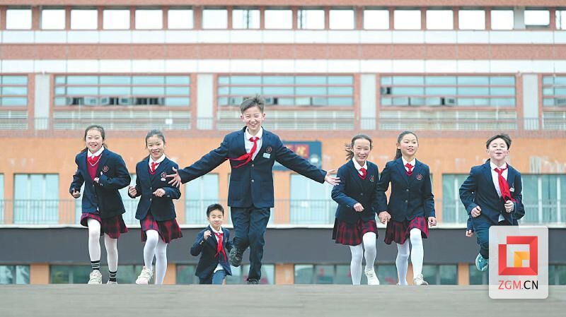 大安区中小学学生参加喜迎二十大夏令营活动1.jpg