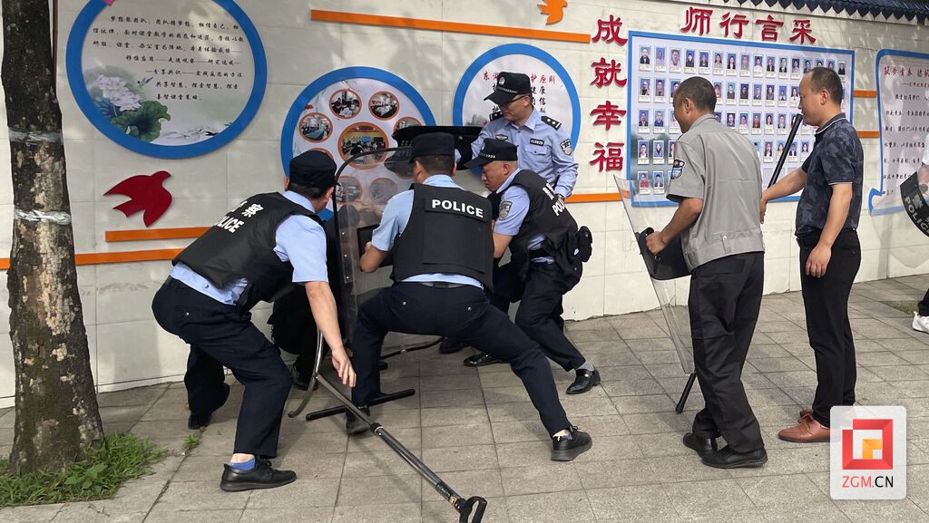 东湖初级中学校.jpg