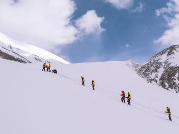 第二十二届玉珠峰登山大会闭幕 71人成功登顶